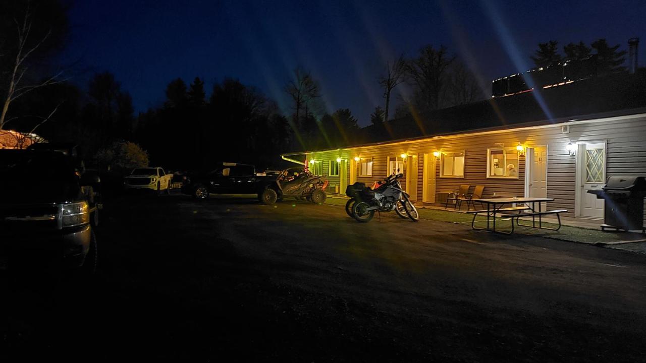 Calabogie Motor Inn Exterior foto